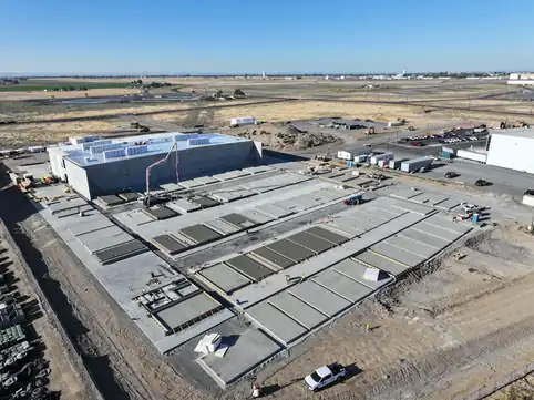 Aerial view of the OSF controlled atmosphere room complex in Moses Lake during the slab and panel work